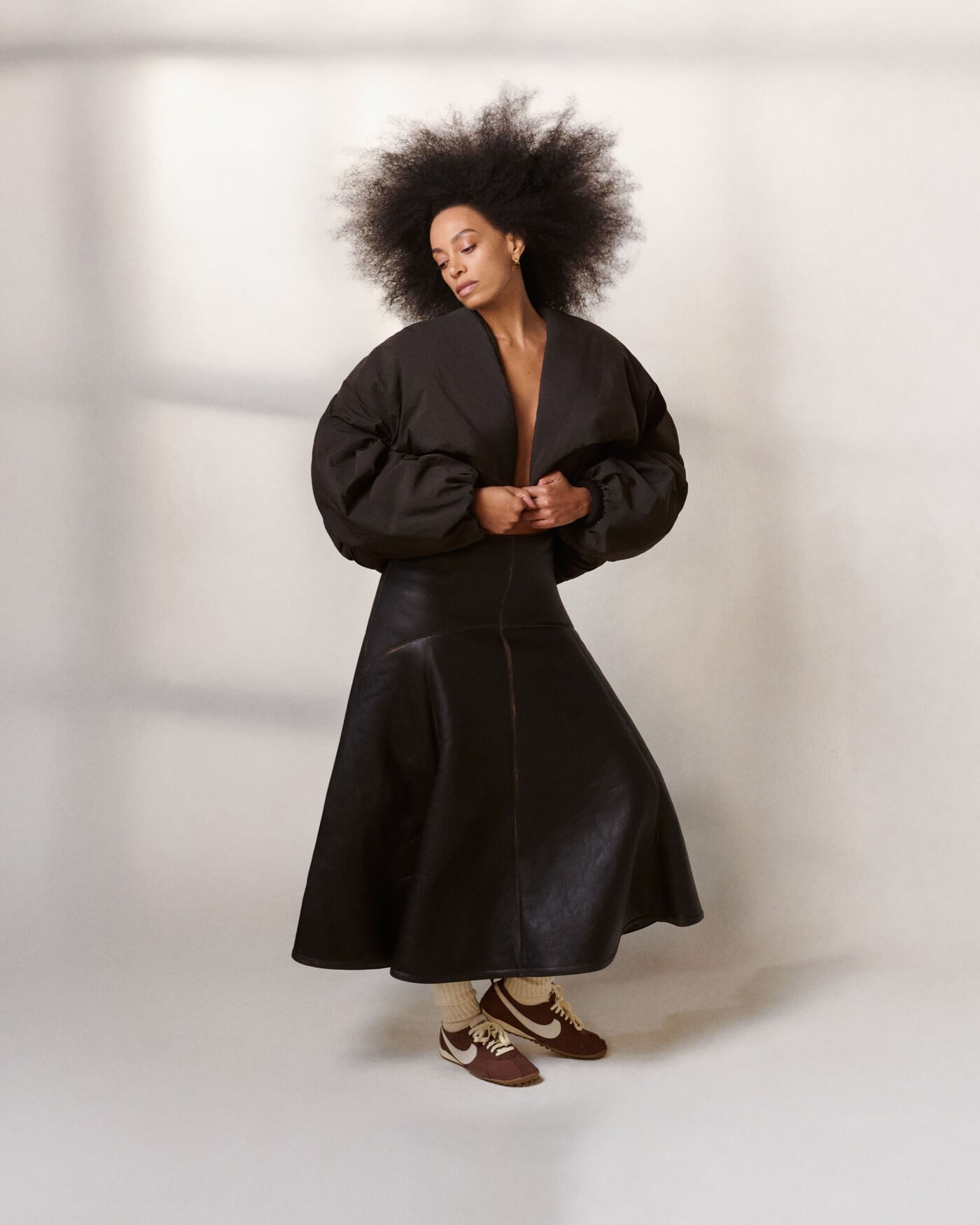 Nike und Jacquemus zeigen neue Moon Shoe Colorways mit Solange Knowles