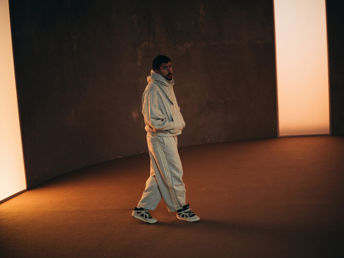 adidas Originals und Bad Bunny bringen den BadBo 1.0 in Beige und Black zurück