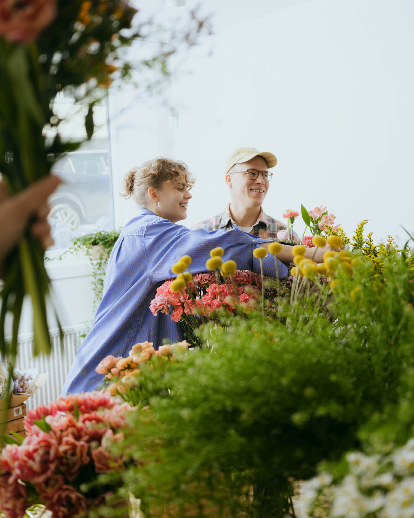 KARHU stellt das Flower Pack vor: Eine Hommage an den nordischen Sommer und Helsinkis kreative Community