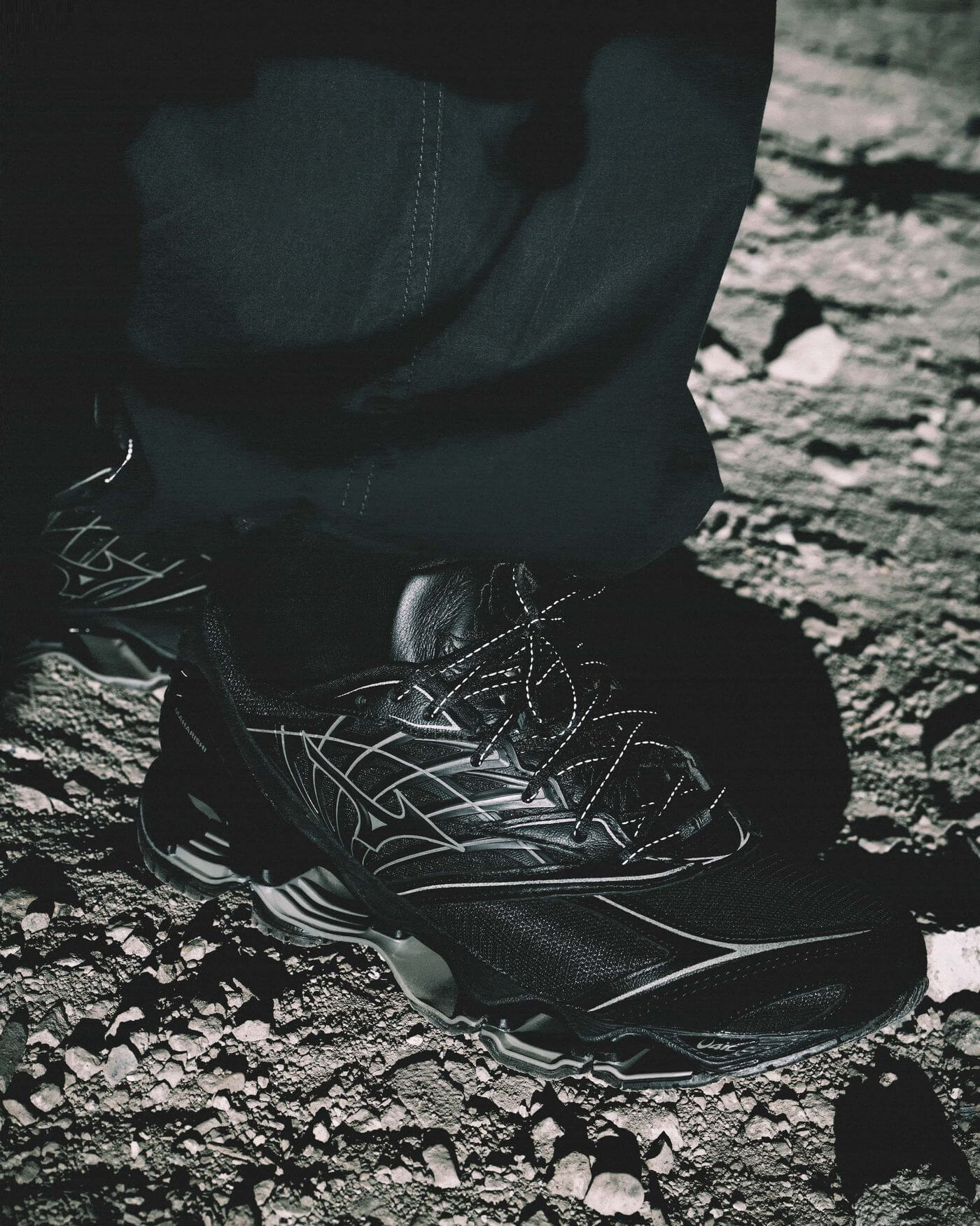 Mizuno x Maharishi Wave Prophecy LS - Black/Olive - D1GD261701
