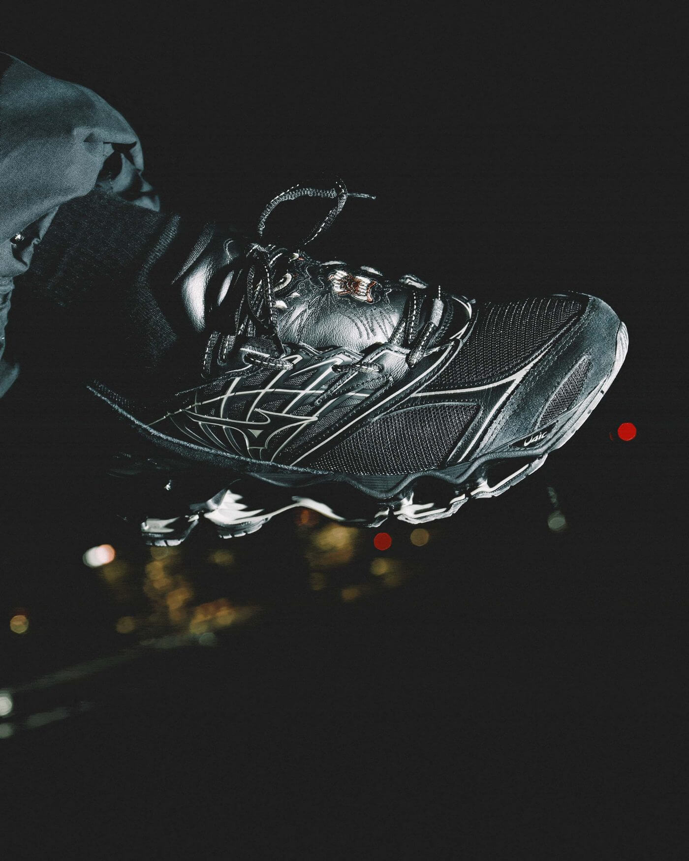Mizuno x Maharishi Wave Prophecy LS - Black/Olive - D1GD261701