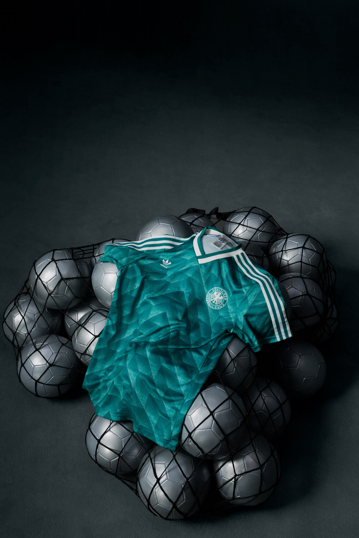 adidas verbindet Fussballgeschichte und Fashion in der neuen "Bringback" Collection