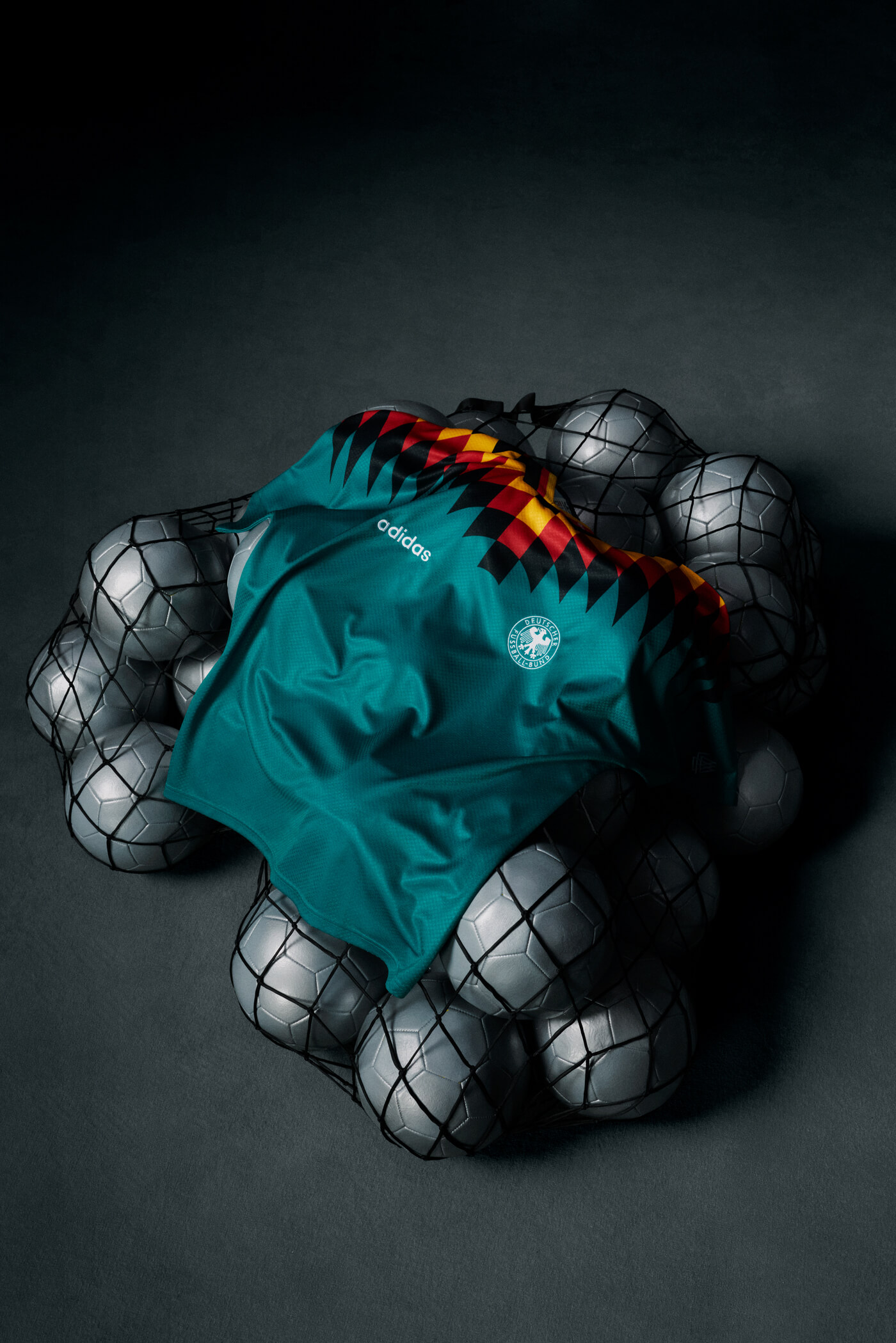 adidas verbindet Fussballgeschichte und Fashion in der neuen "Bringback" Collection