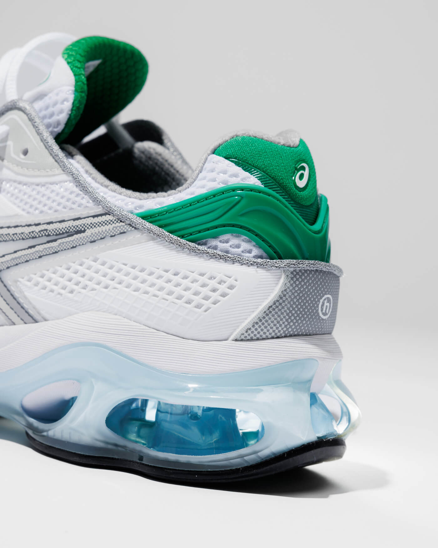 ASICS und HIDDEN NY interpretieren den GEL-KINETIC 2.0 in White Castlerock