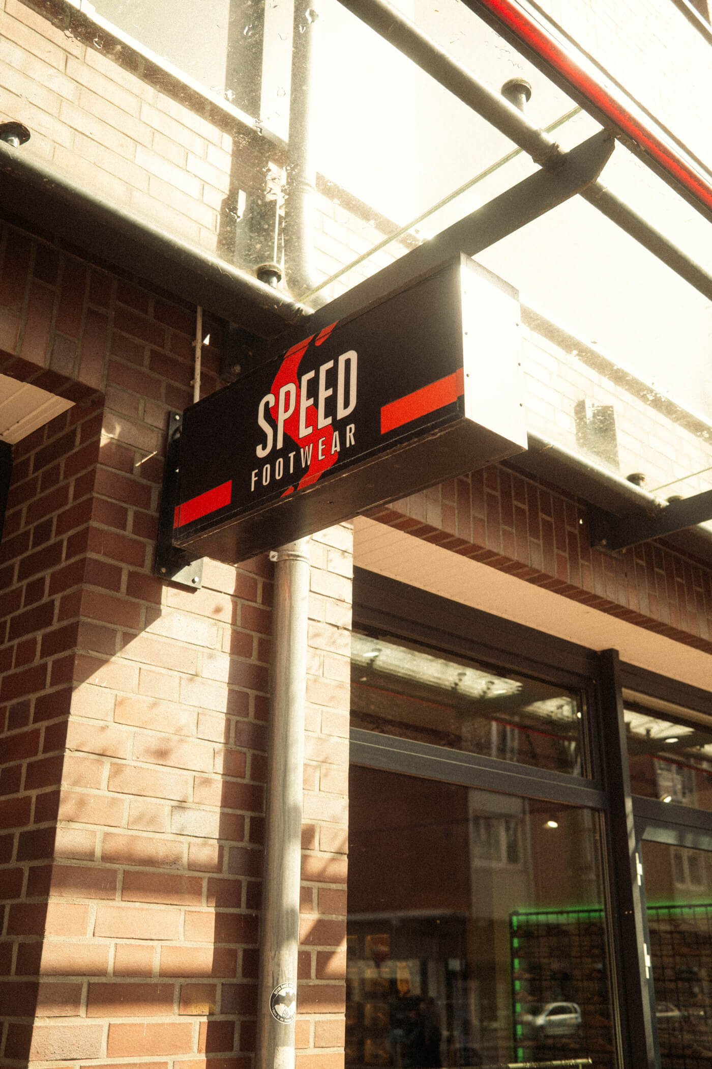 Speed Footwear - Drei Stores, Local Energy und Familiar Faces