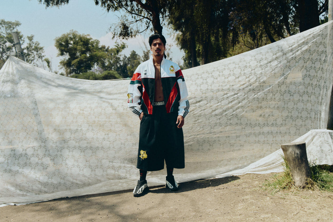 adidas Originals und Willy Chavarria feiern Mexikos Fußballkultur - "Comienza Con El Sueño"