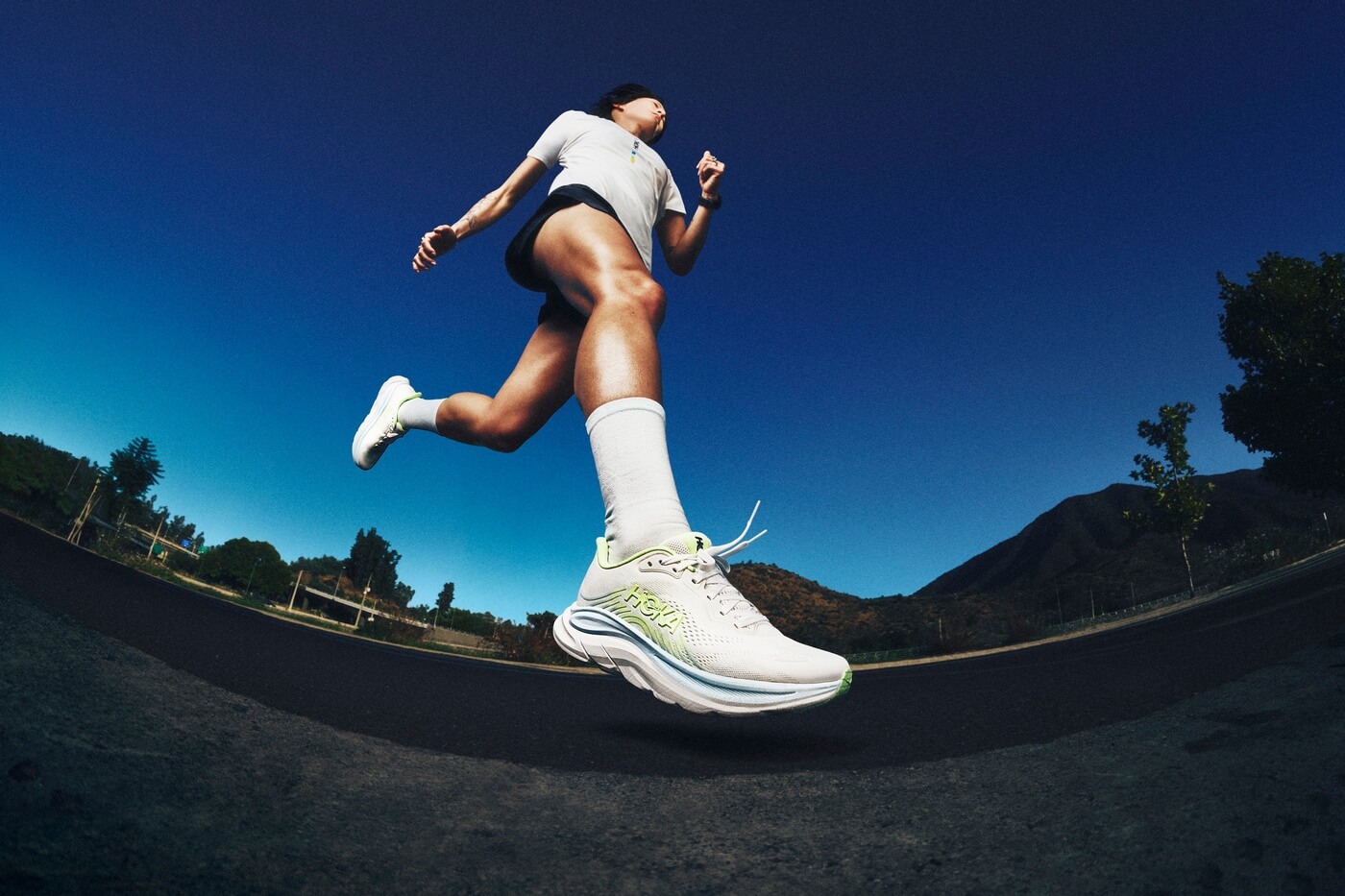 HOKA Clifton 11