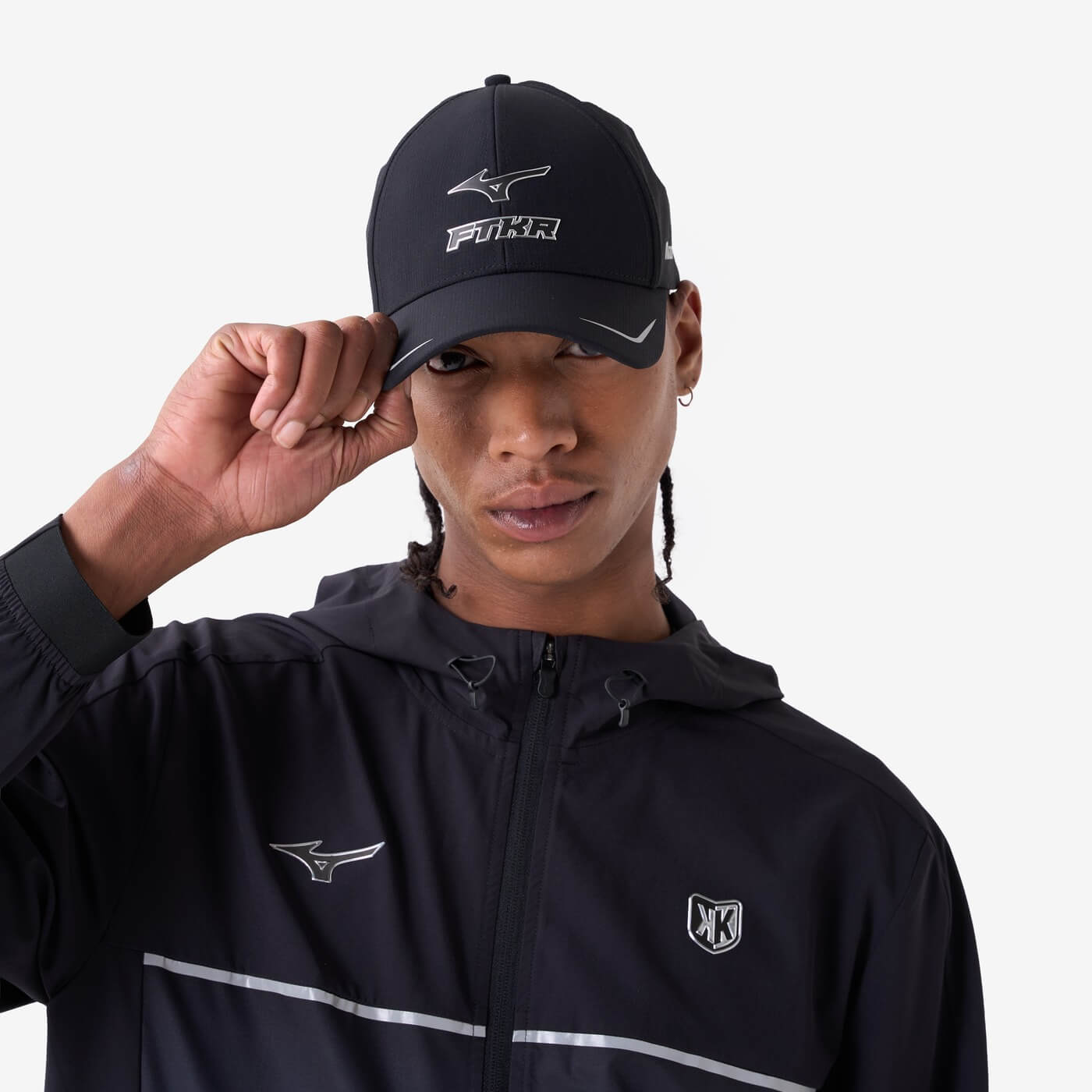 Mizuno & FTKR kombinieren den Wave Prophecy LS mit Trackwear in limitierter Capsule