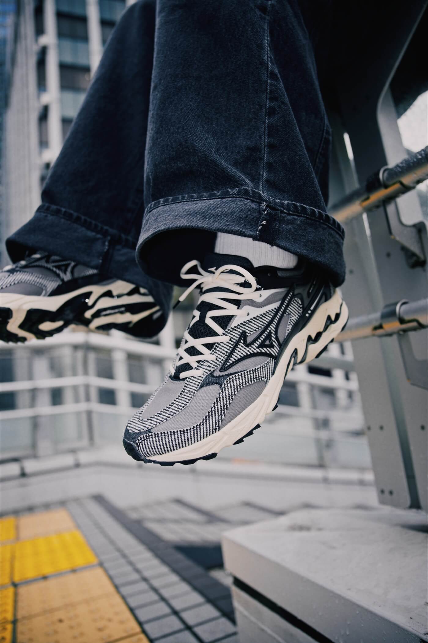 Mizuno Sportstyle und SWJP lancieren den Wave MG4 LS SW