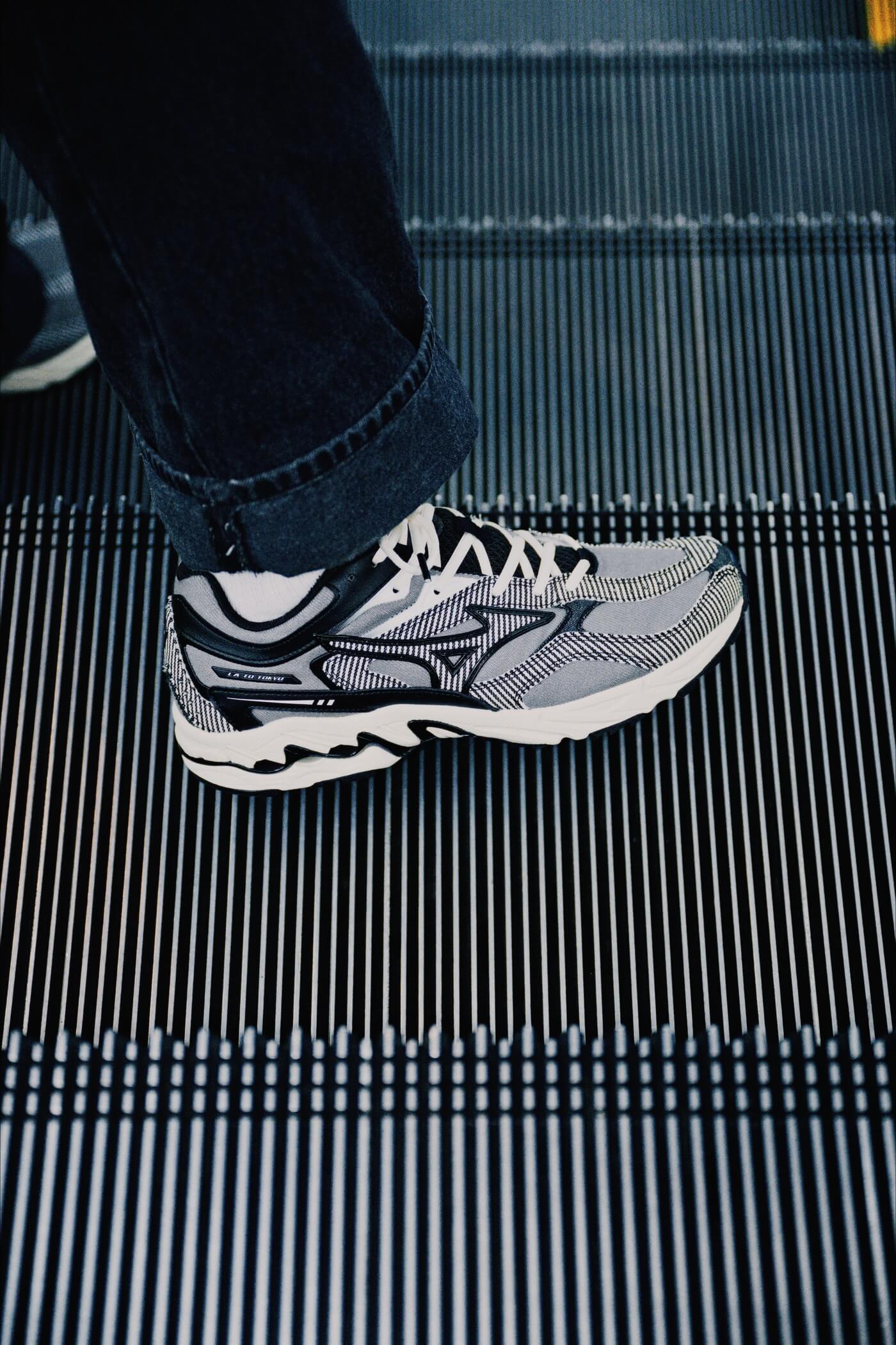 Mizuno Sportstyle x Sean Wotherspoon x Uchi (SWJP) Wave MG4 LS SW - Light Grey / Off-White / Black - D1GD263102