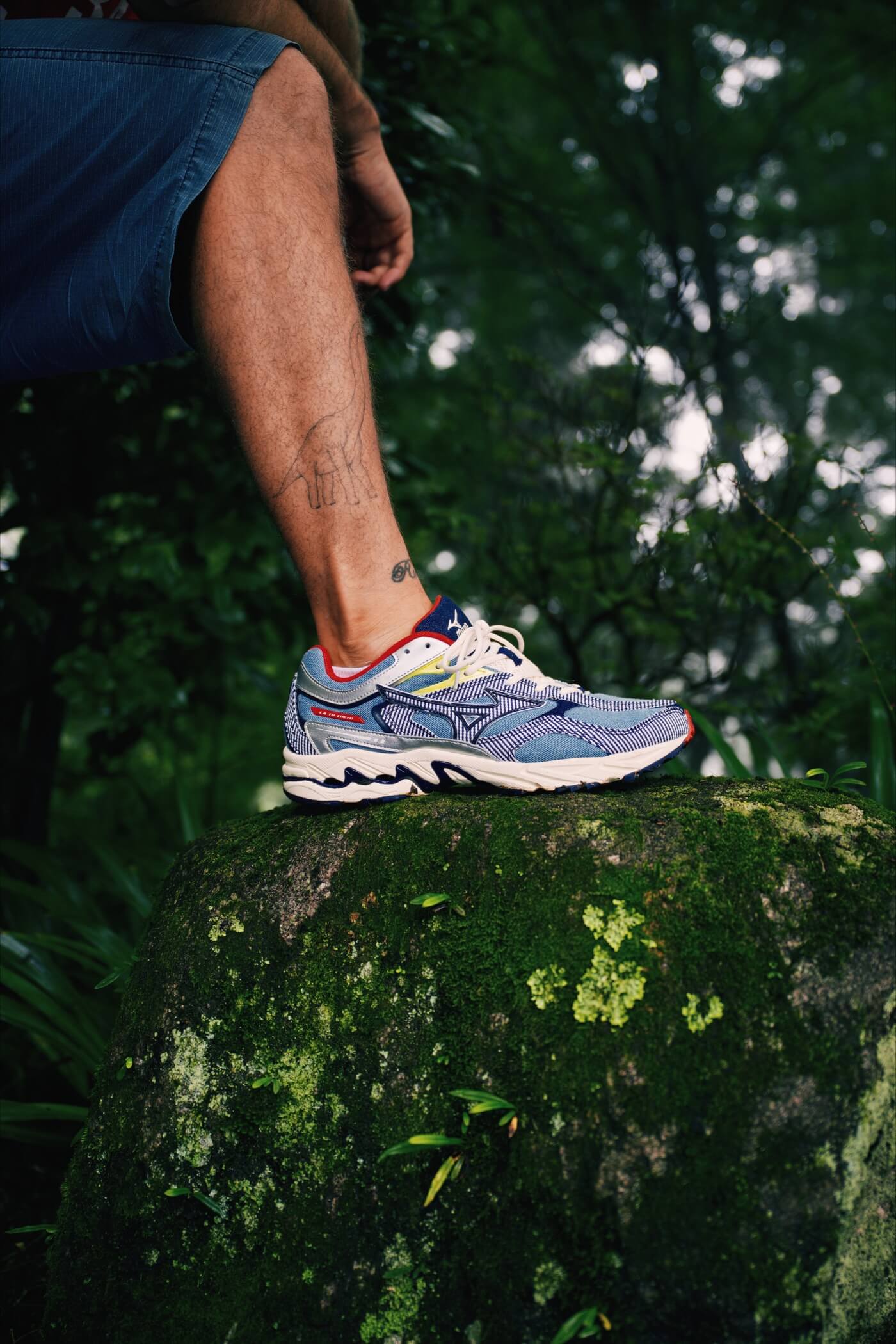 Mizuno Sportstyle x Sean Wotherspoon x Uchi (SWJP) Wave MG4 LS SW - Light Blue / Off-White / Red - D1GD263101